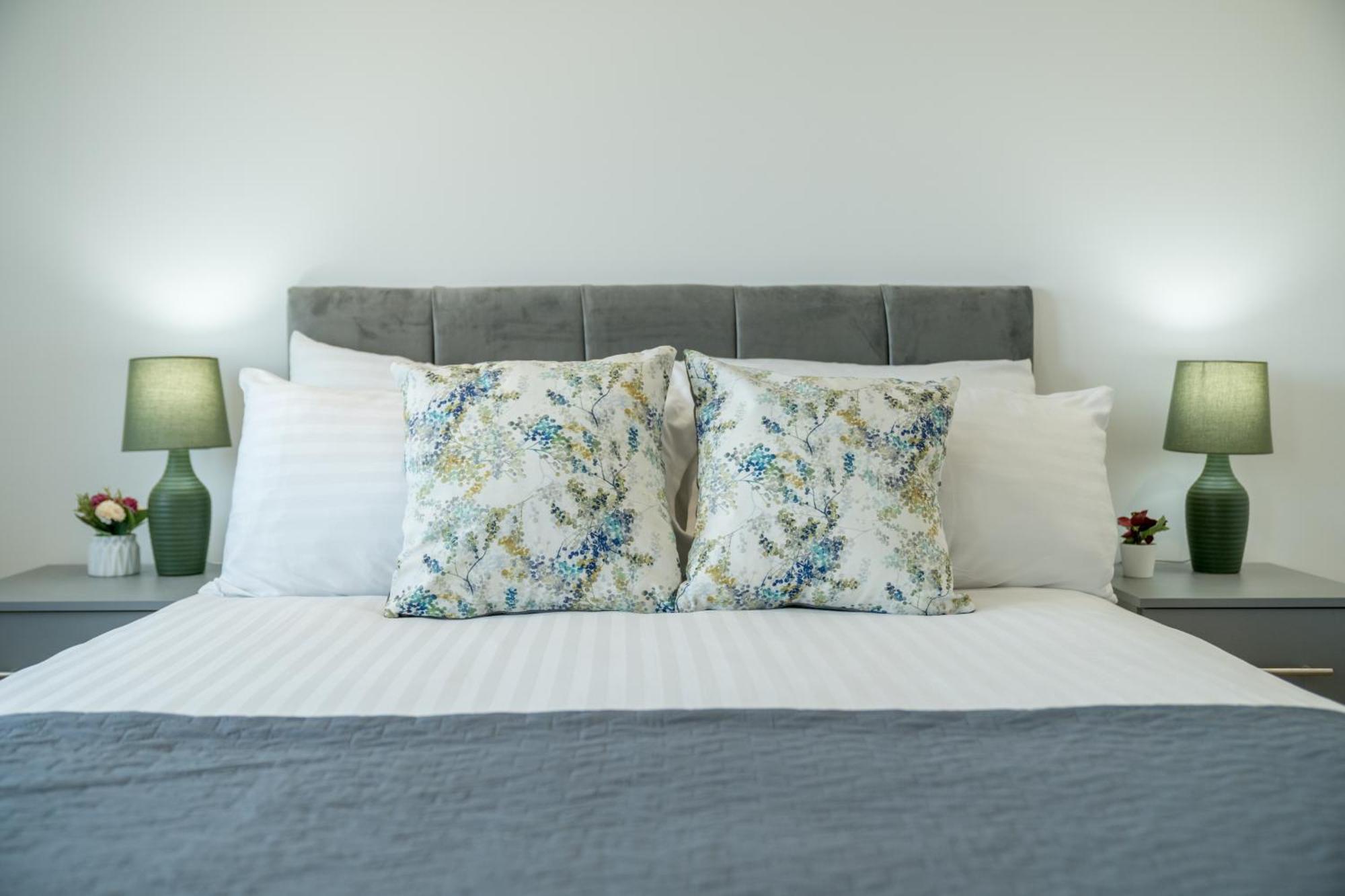 Skyvillion - London River Thames Top Floor Apartments By Woolwich Ferry, Mins To London Excel, O2 Arena , London City Airport With Parking 外观 照片