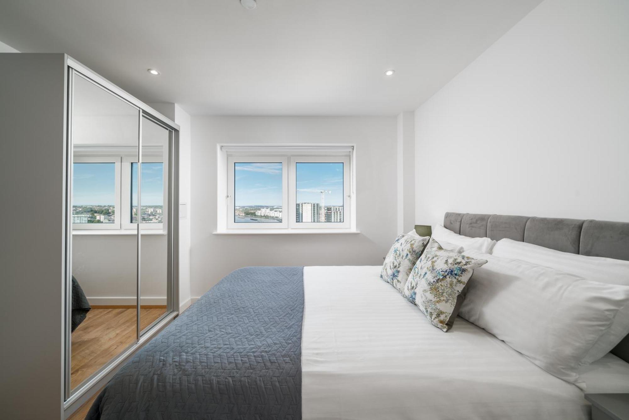 Skyvillion - London River Thames Top Floor Apartments By Woolwich Ferry, Mins To London Excel, O2 Arena , London City Airport With Parking 外观 照片